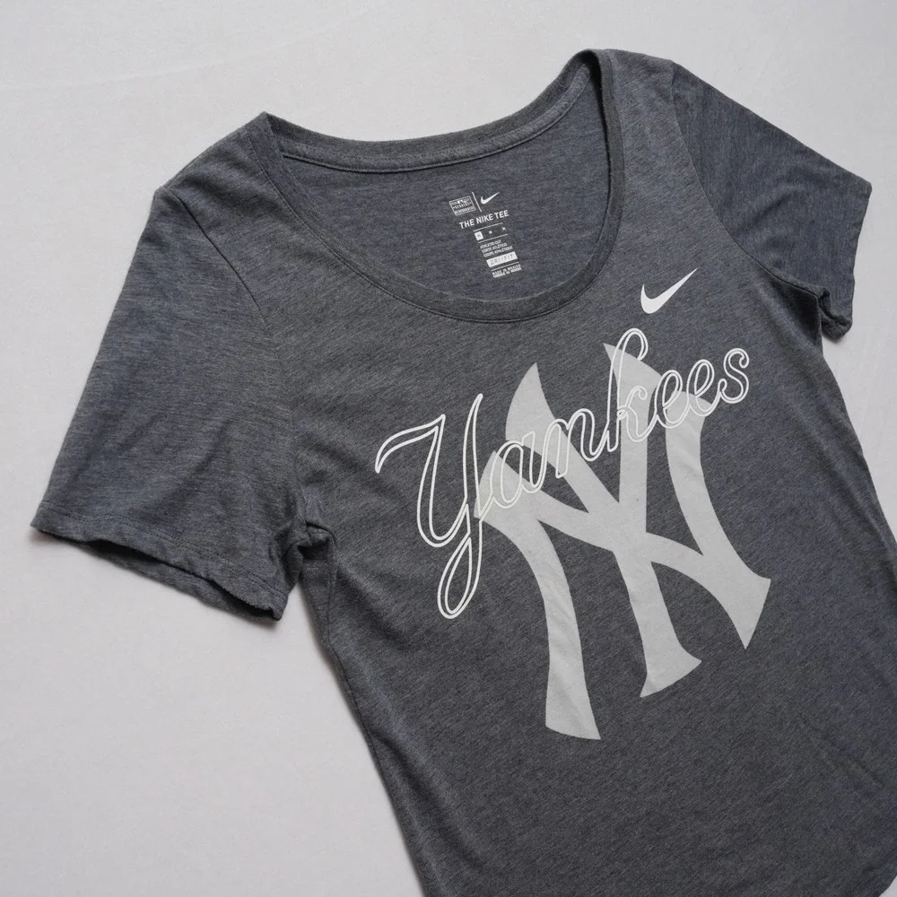 Nike NY Yankees Womens Medium Gray Dri Fit Shirt MLB‎ Athletic Tee